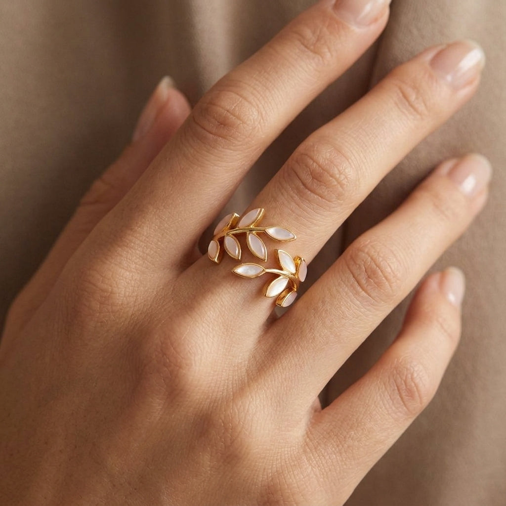 Neraya Anillo Abierto de Hoja Delicada | Oro