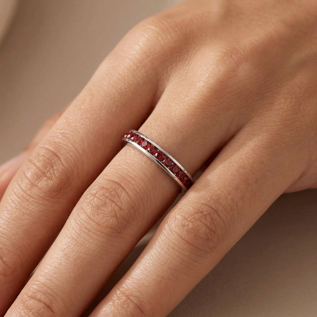 Anillo Eternity de Rubí | Oro Blanco