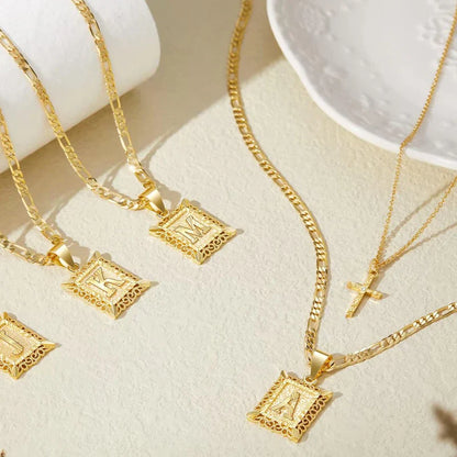 Set de Collar con Inicial y Cruz | Oro