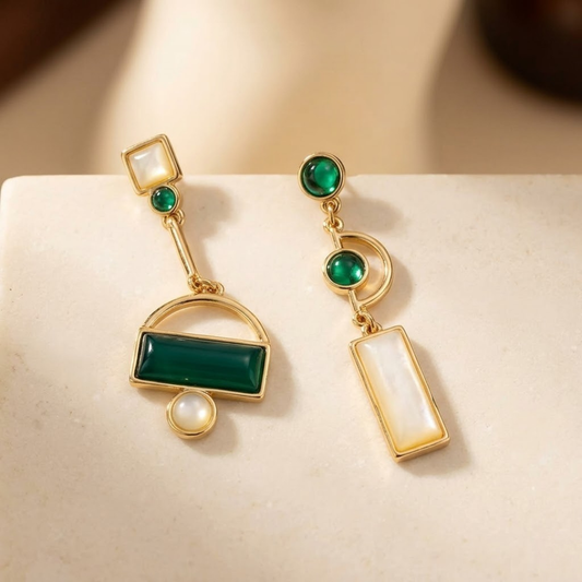 Pendientes Colgantes Geométricos de Esmeralda en Oro