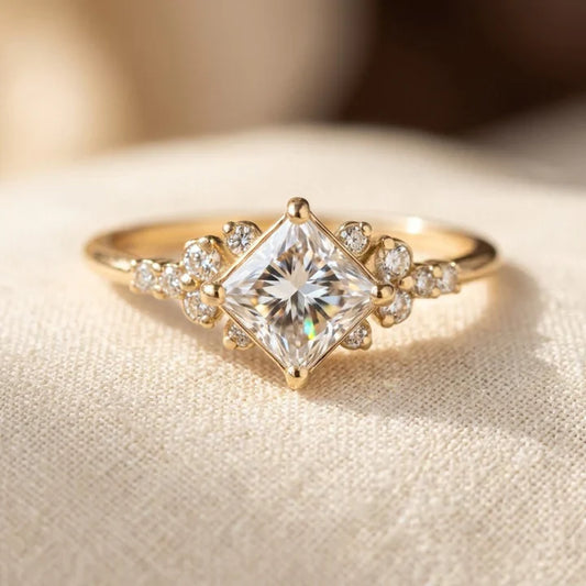 Anillo Solitario Cuadrado en Oro