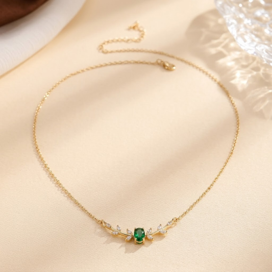 Collar Minimalista de Esmeralda en Oro
