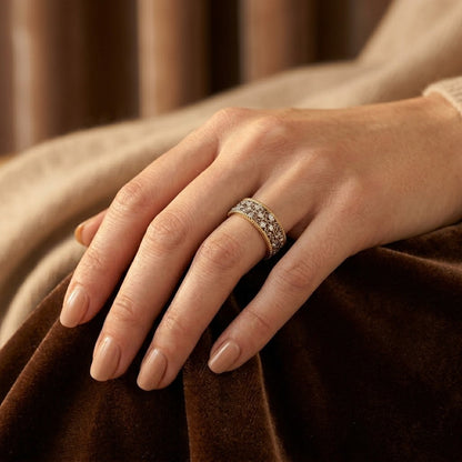 Anillo Banda Ornamentada Plata y Oro