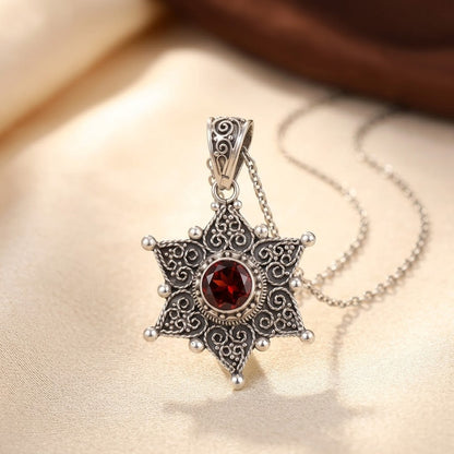 Collar Colgante Estrella de Rubí en Plata