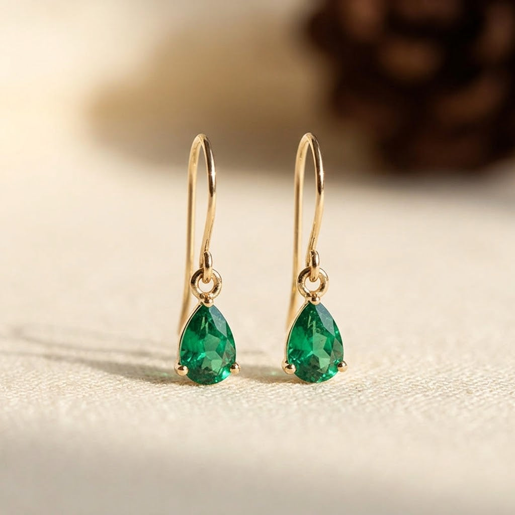 Pendientes Colgantes Lágrima de Esmeralda en Oro