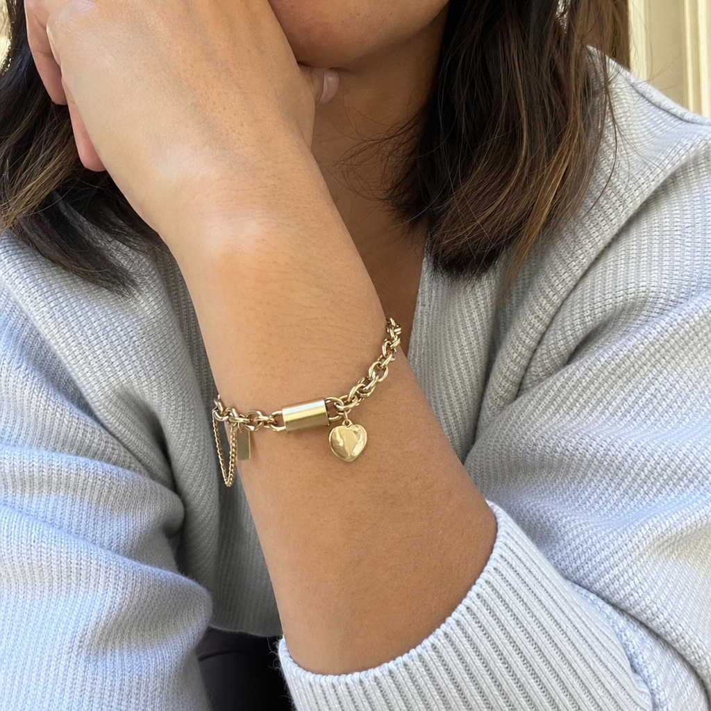 Pulsera Gruesa de Corazón  Oro