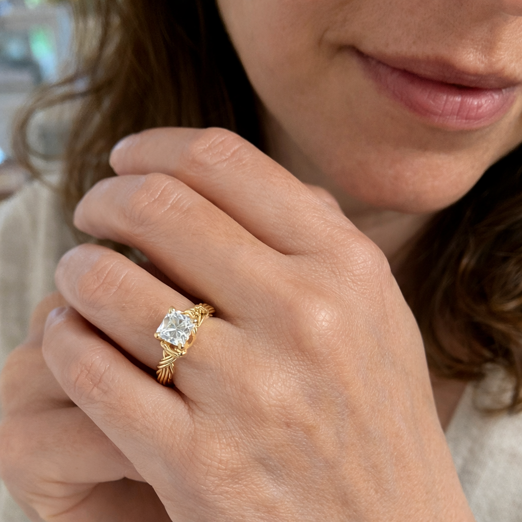 Anillo Llamativo de Banda Anudada | Oro
