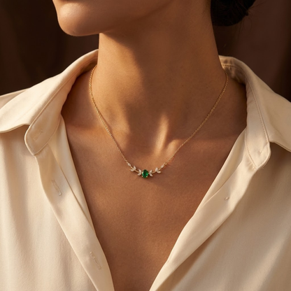 Collar Minimalista de Esmeralda en Oro
