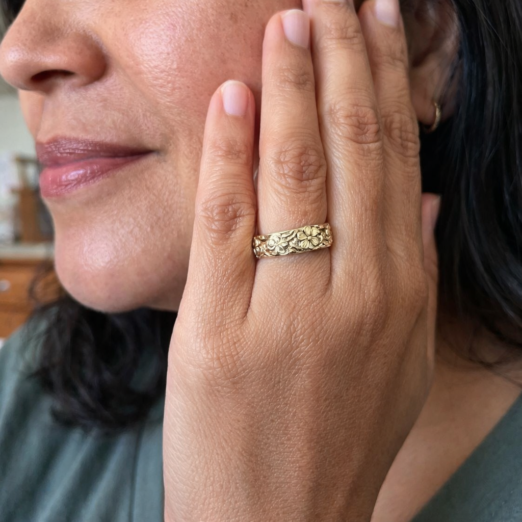 Anillo de Flor en Oro Antiguo