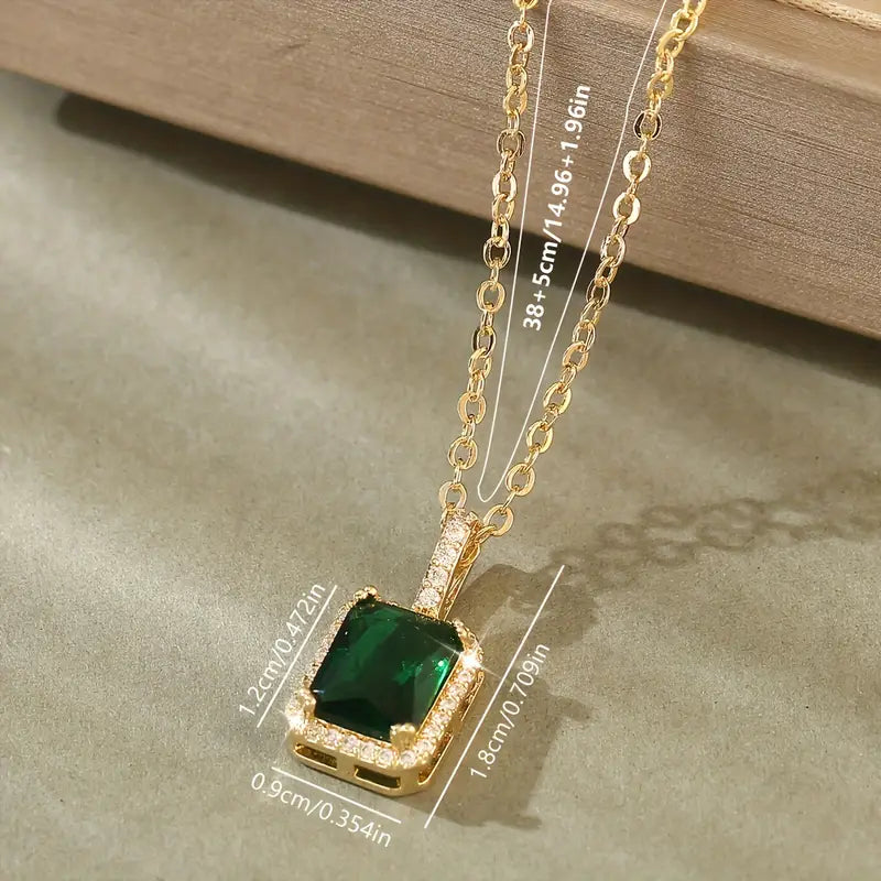 Collar Halo Rectangular de Esmeralda en Oro