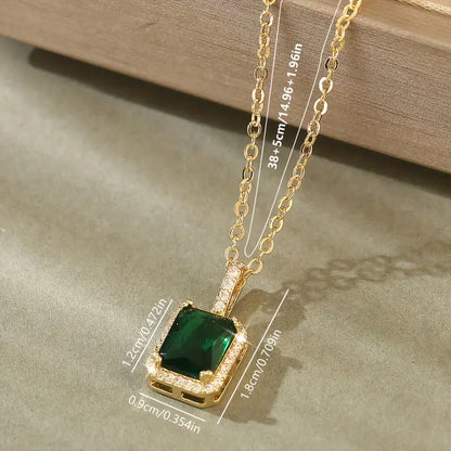 Collar Halo Rectangular de Esmeralda en Oro