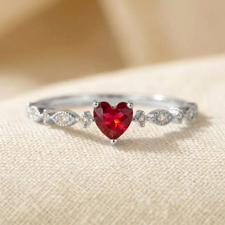 Anillo Corazón de Rubí en Oro