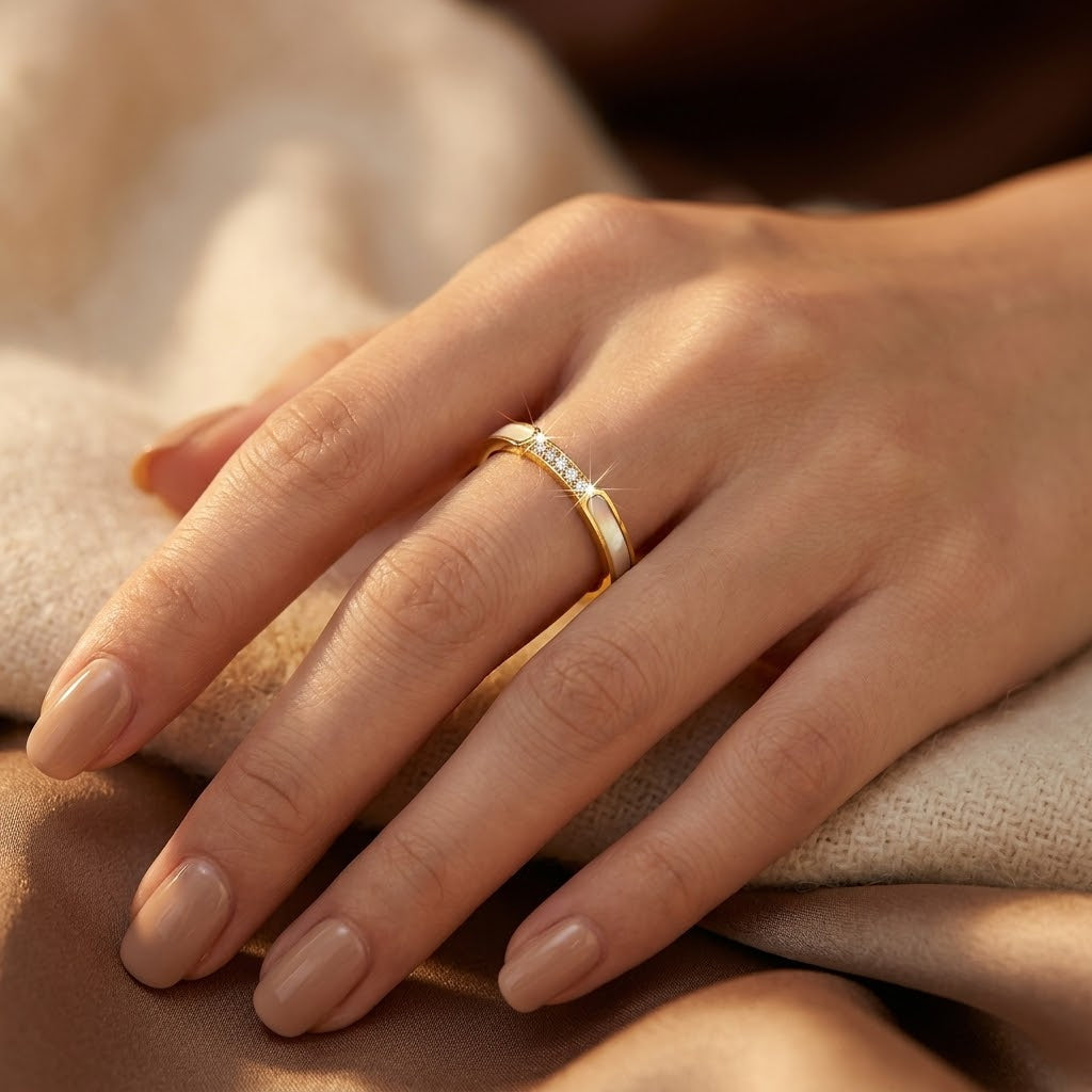 Anillo Banda con Incrustación en Oro