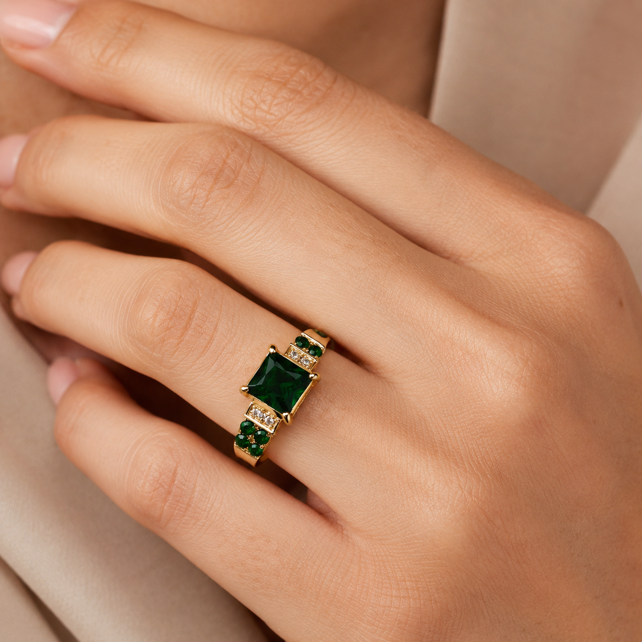 Anillo de Esmeralda Exquisito | Oro
