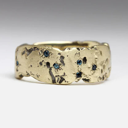 Anillo de Cristal Azul Incrustado Forjado Dorado Antiguo | Oro