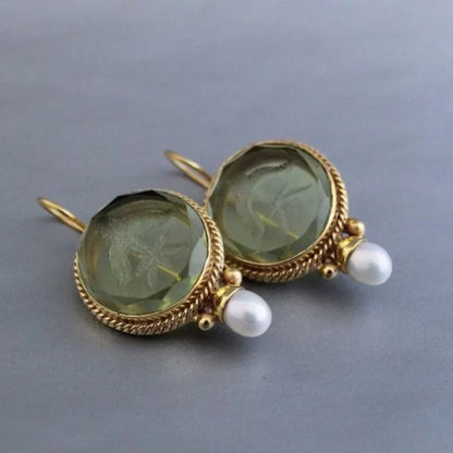 Aretes de Perla y Piedra Verde Redondeada Antiguos | Oro Blanco
