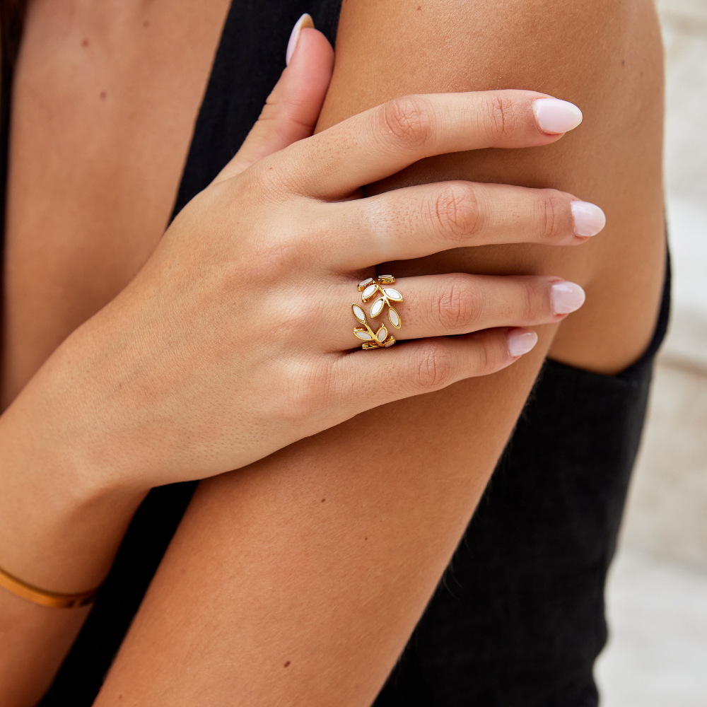 Anillo Motivo Hoja en Oro