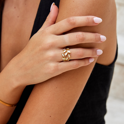 Anillo Motivo Hoja en Oro