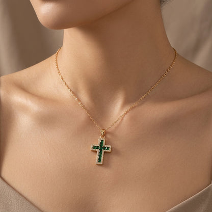 Solene Collar con Dije de Cruz de Esmeralda | Oro
