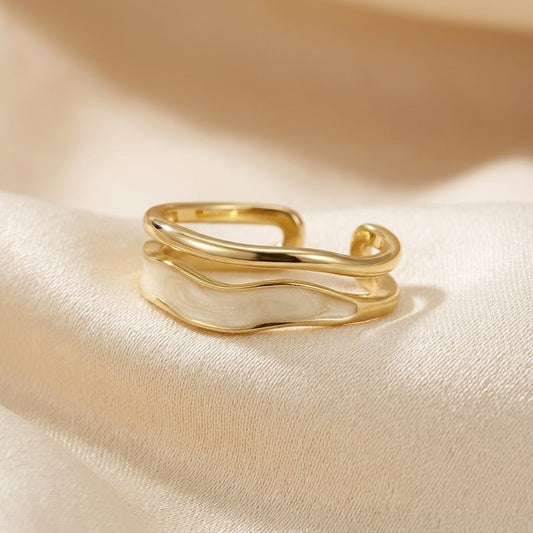 Anillo Envuelto Escultural en Oro