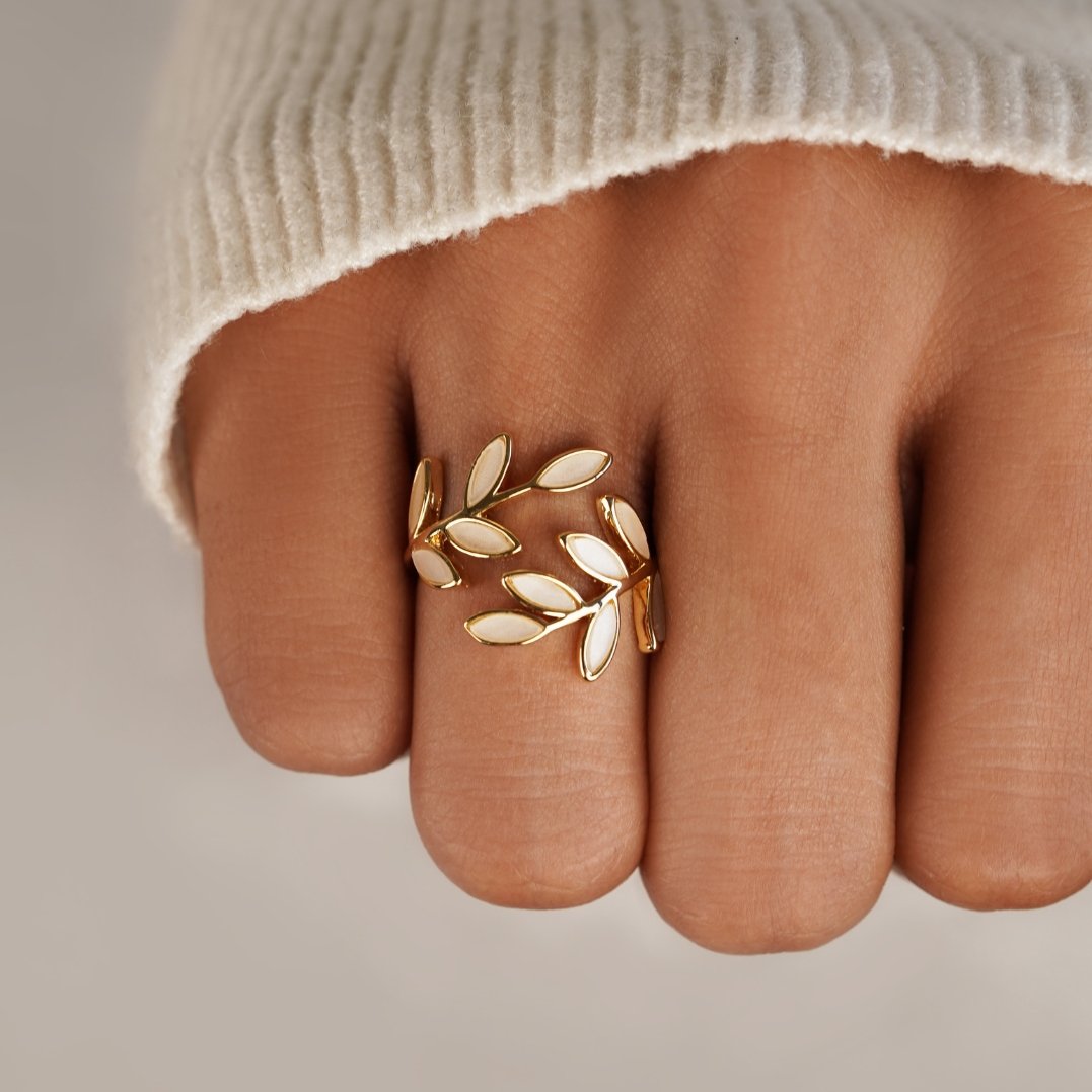 Anillo Motivo Hoja en Oro