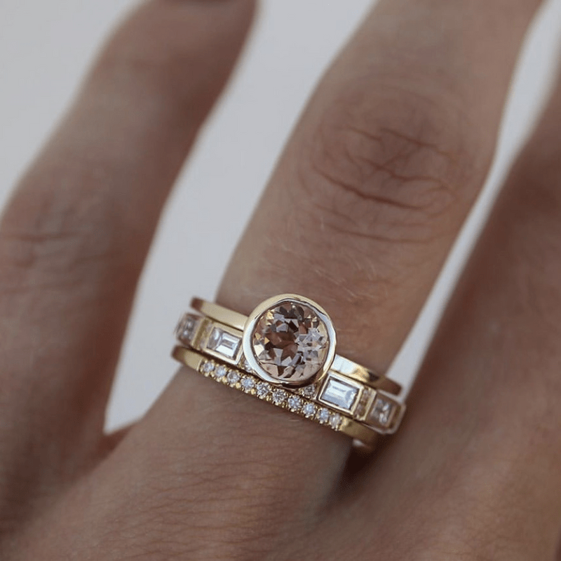 Anillo Solitario con Engaste en Oro
