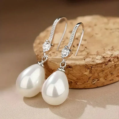 Aretes Colgantes con Perlas Brillantes | Oro Blanco